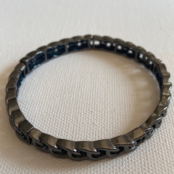 ⭐️Free w/ Purchase! Lia Sophia Interlink Bracelet Hematite - Picture 4 of 6